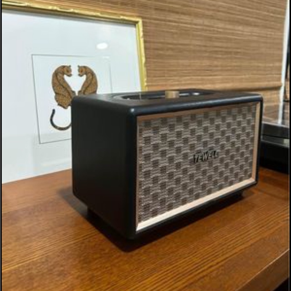 Brand new retro style Bluetooth speaker
